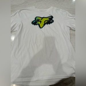 4  shirts 
Size medium and large